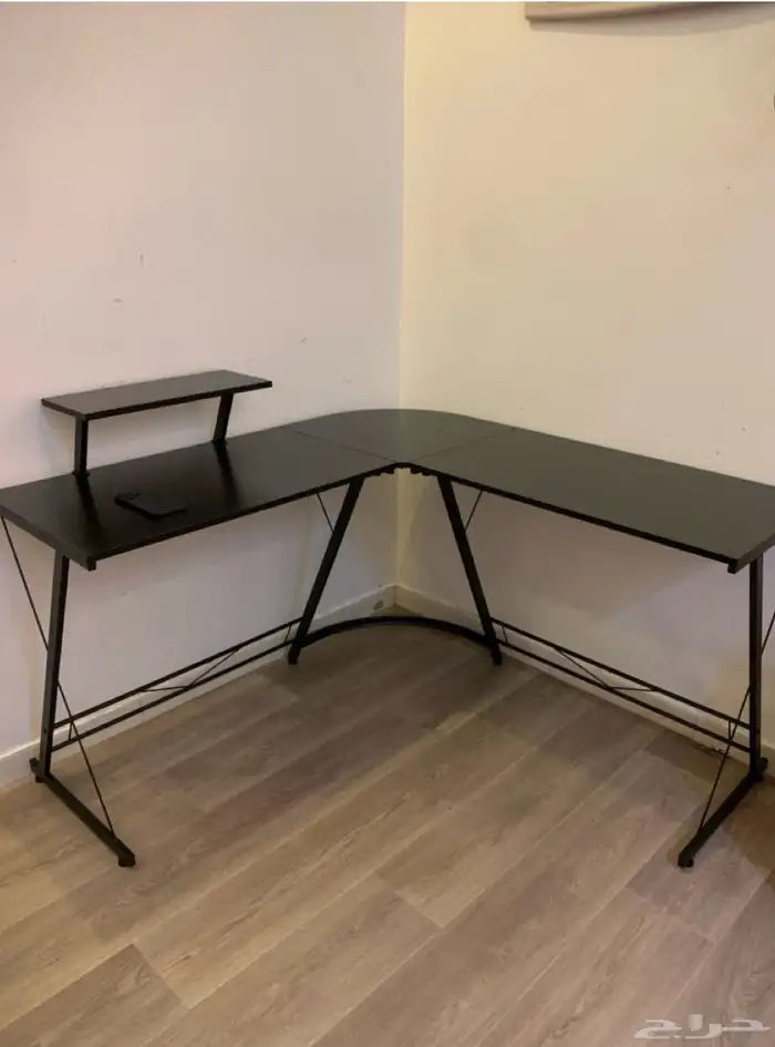 طاولة العاب ومكتب قيمنق على شكل حرف L 1