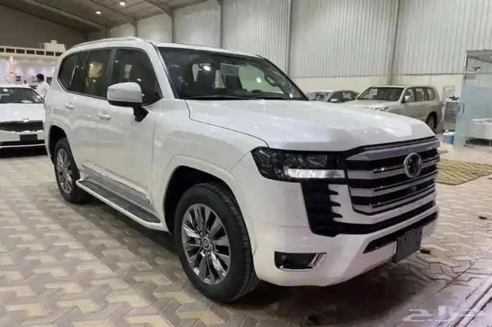 تويوتا لاندكروزر بنزين GXR 4 موديل 2025 باقل الاسعار 1