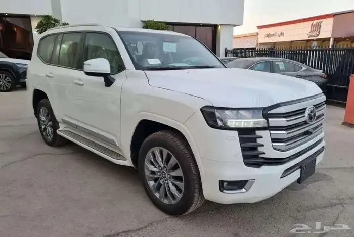 لاند كروزر GXR 4 2025 3