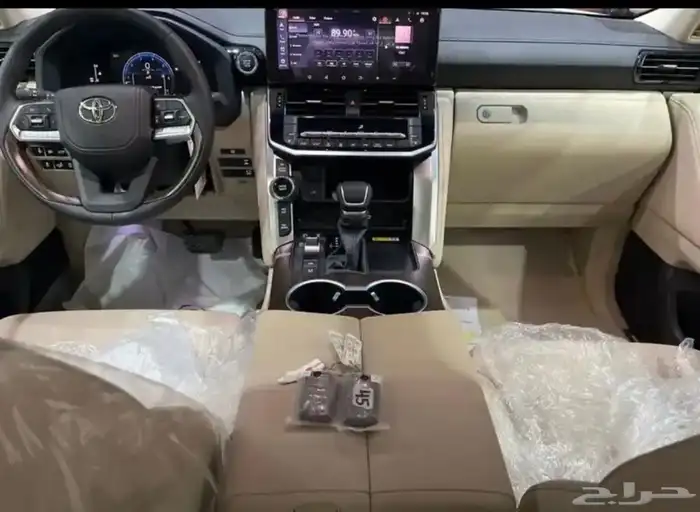 تويوتا لاندكروزر بنزين GXR 4 موديل 2025 باقل الاسعار 2