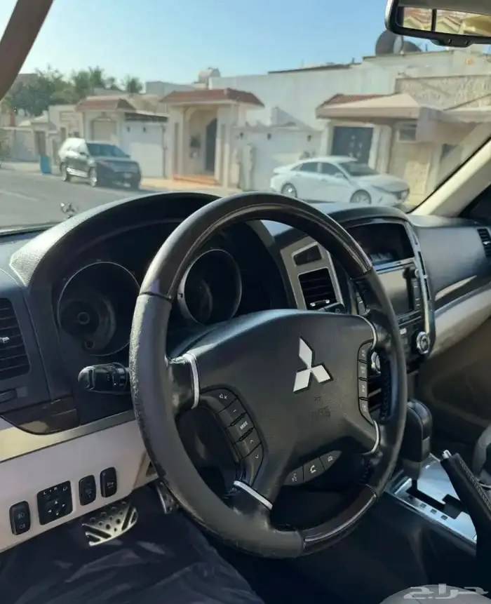 ميتسوبيشي باجيرو فل كامل 2016 GLS للبيع 13