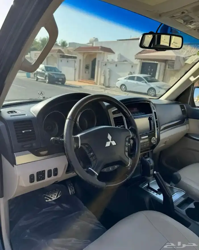 ميتسوبيشي باجيرو فل كامل 2016 GLS للبيع 11