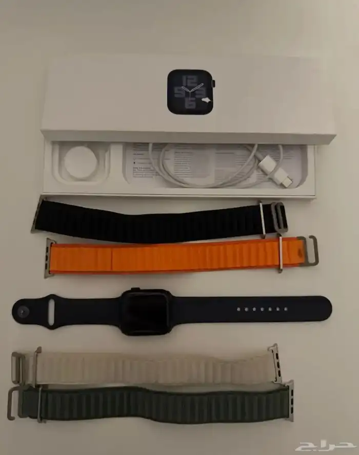 ساعة آبل شبه جديدة إصدار SE مقاس 44 2