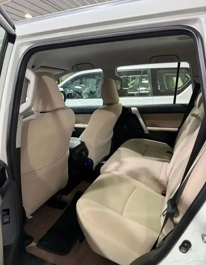 برادو ديزل 2020 بريمي سبير علاق لدى معرض(عبيد الرشيدي) 9