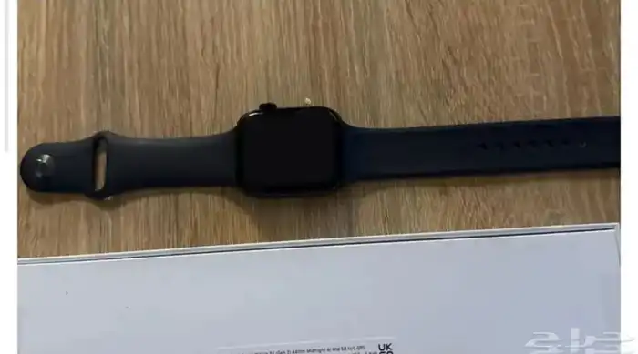 ساعة آبل شبه جديدة إصدار SE مقاس 44 1