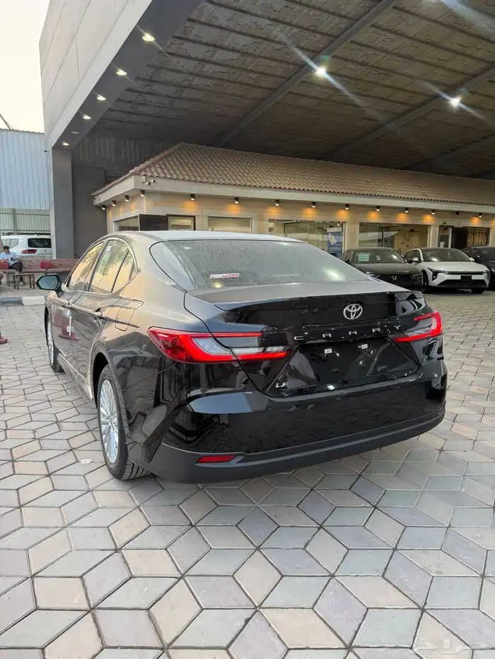 كامري LE بنزين وارد عبداللطيف موديل 2025 للبيع 4