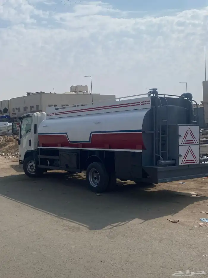 شاحنة وايت صهريج ديزل للايجار tanker truck diesel for rent 1