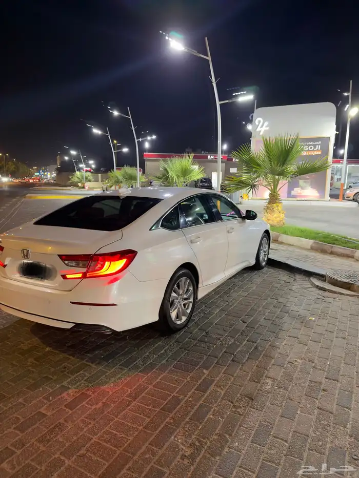 للبيع هوندا أكورد ابيض 2020 استاندر 2