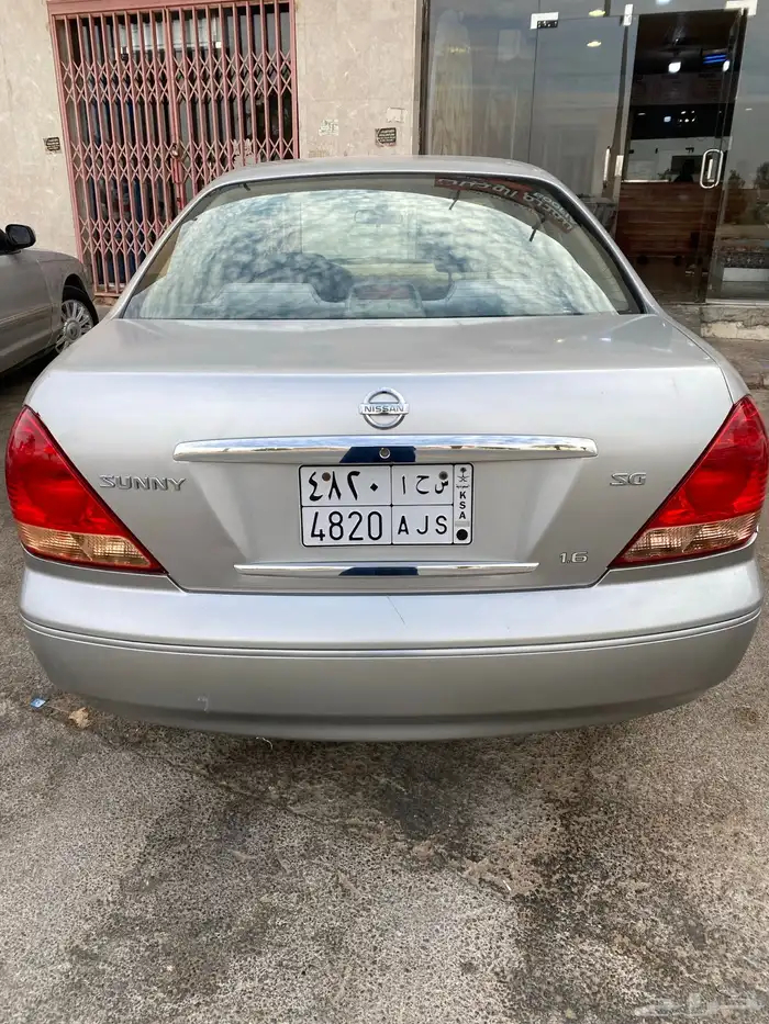سيارة نيسان صني 1