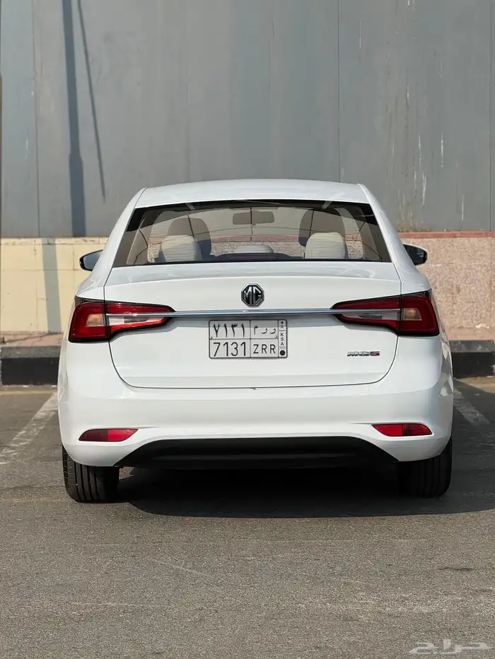 مجموعة من 10 سيارات MG 5 موديل 2023 السعر من 26000 الف 26