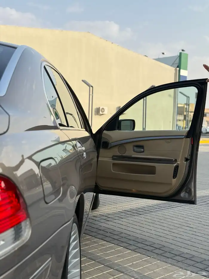 مالك اول مخزن بحالة الوكالة BMW730li 26
