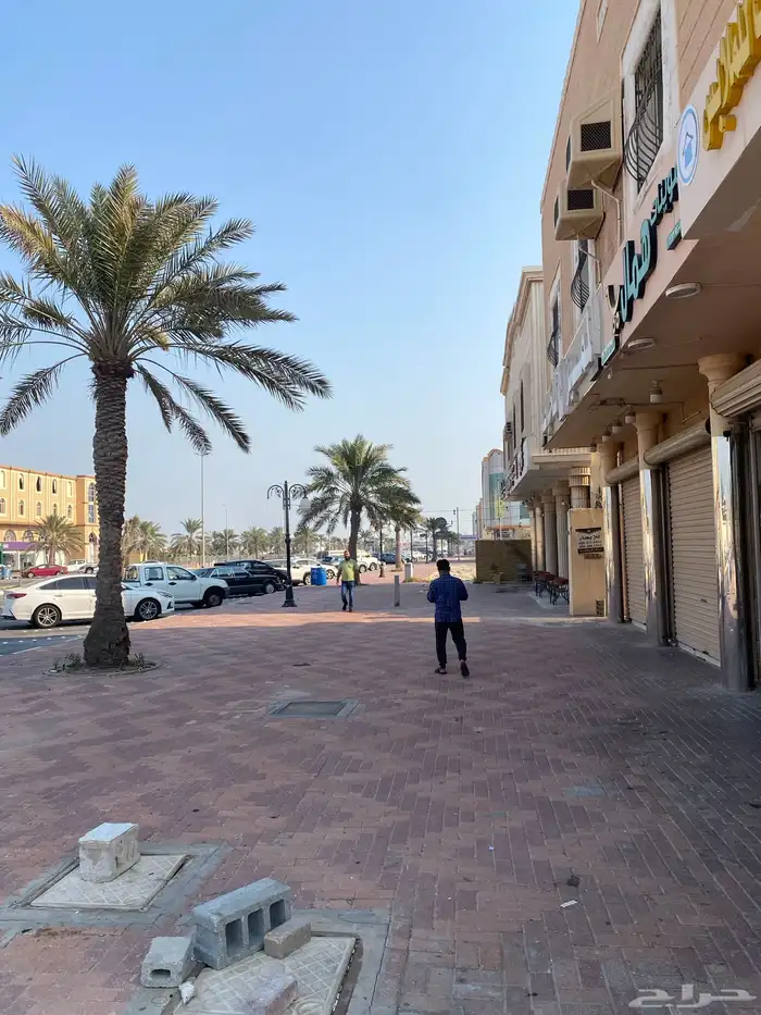 بقاله للتقبيل في راس تنوره 22