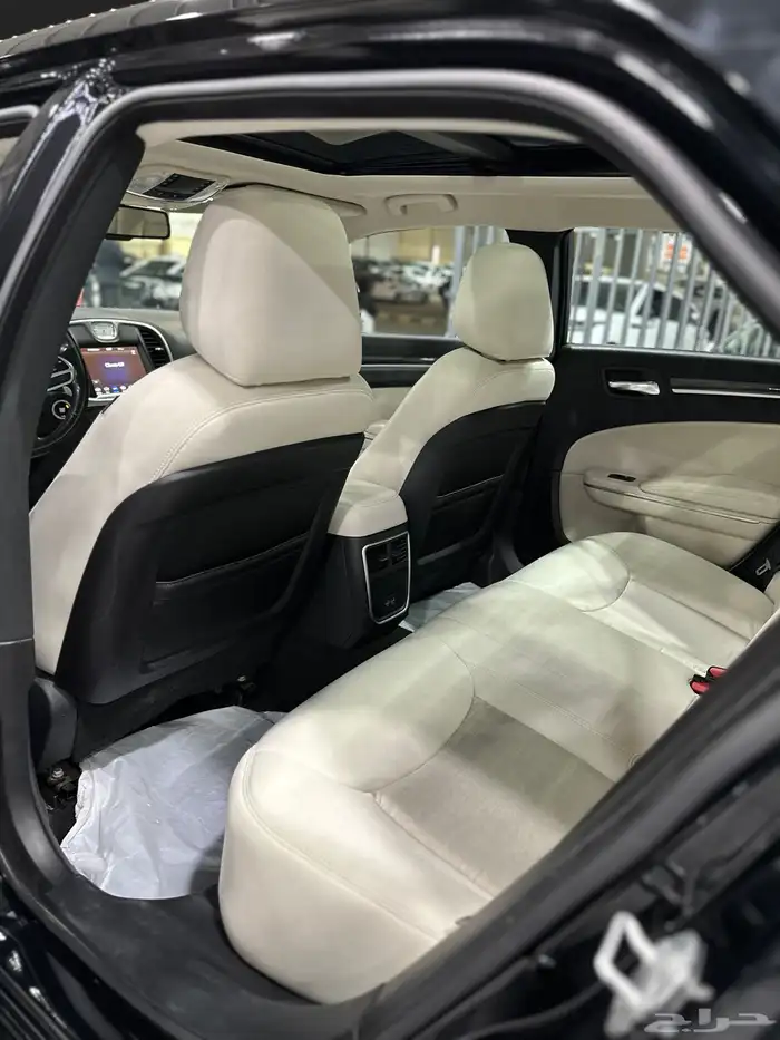 كرايزلر C300 نص فل 2021 هيمي V8 5.7 معرض(عبيد الرشيدي) 30
