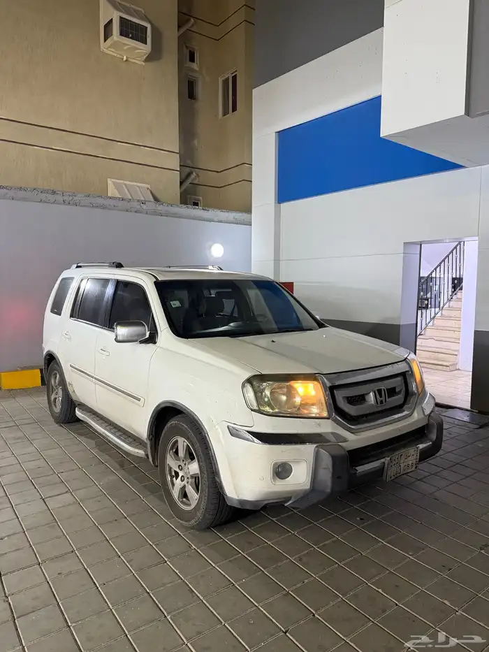 هوندا بايلوت يحمل لوحة شبة مميزة 1