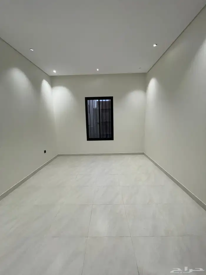 للبيع ارواف ارضيه وارواف علويه تشطيب فندقي ابها المحاله 21