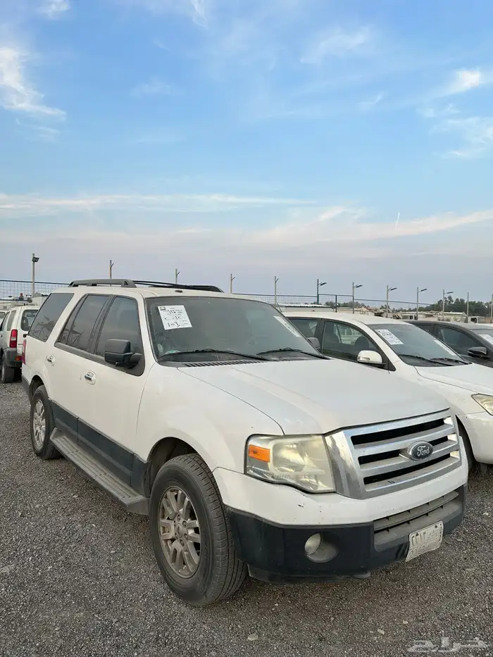 للبيع ددسن موديل 2008 وسيارات مختلفة بمزاد علني 21