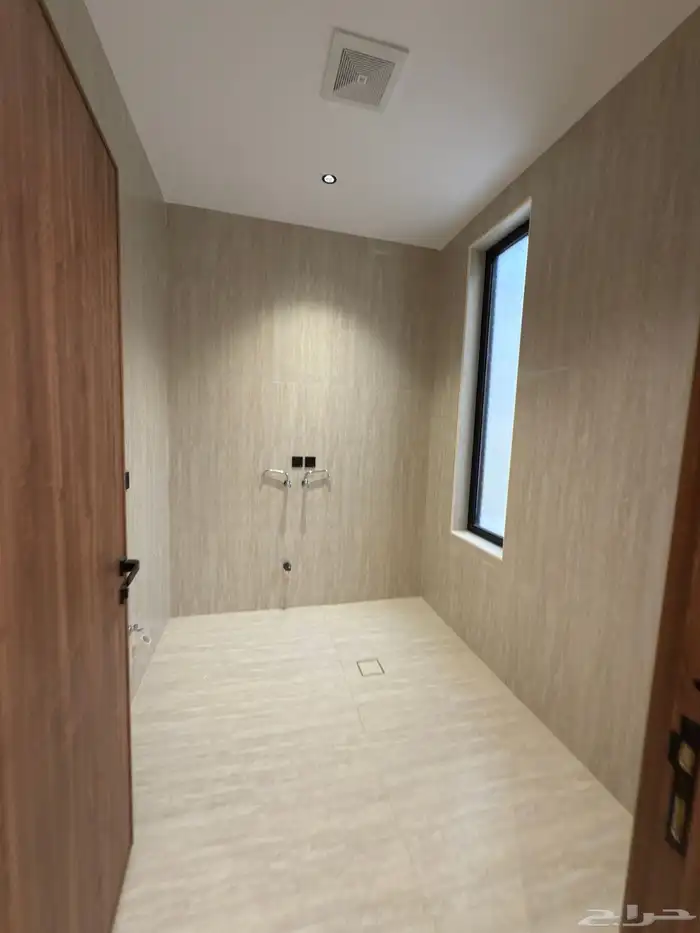 للبيع فلل مودرن بتصميم عصري ابها حى الزهور طريق المحاله ب 43