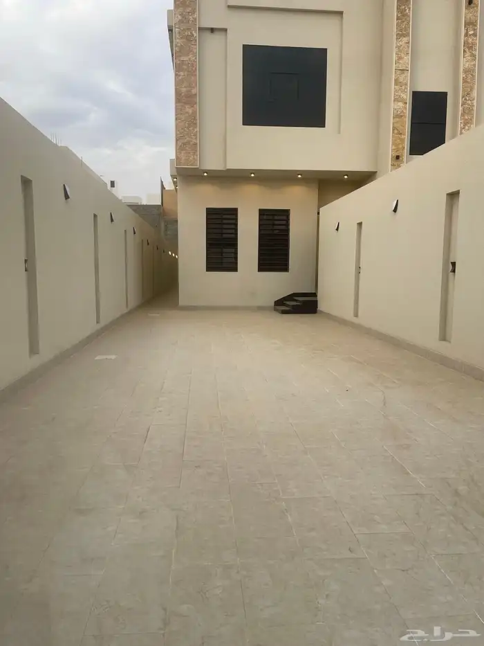 للبيع شقه روف أرضي مع ملحق دوبلكس بالمحاله ابها 1