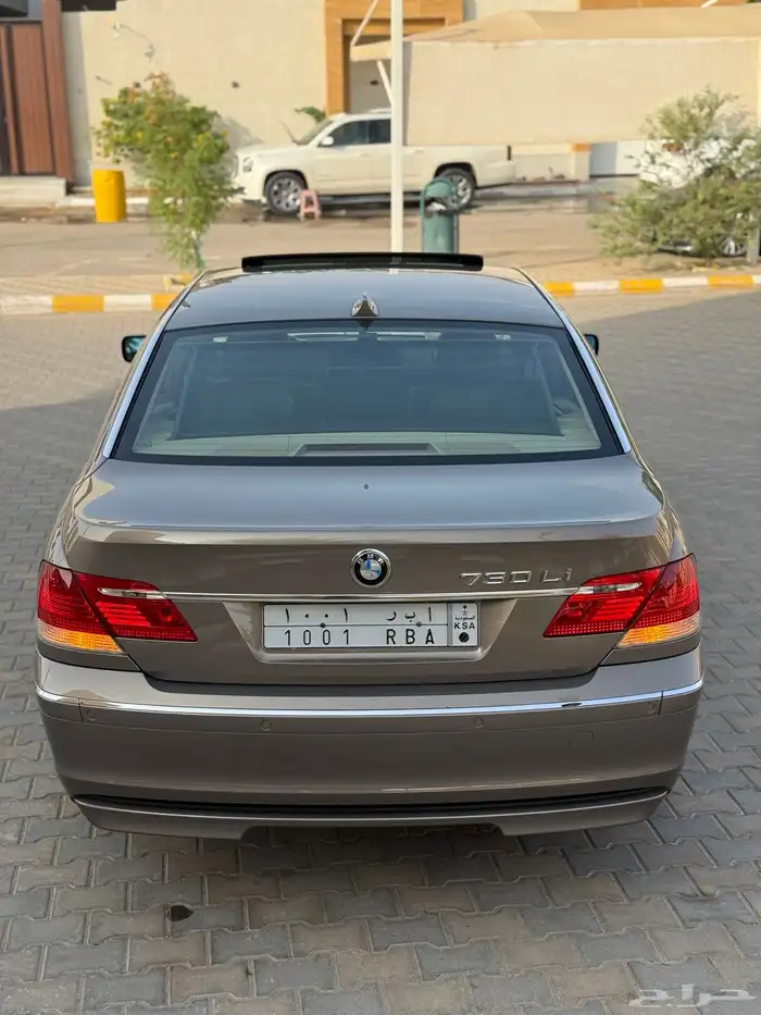 مالك اول مخزن بحالة الوكالة BMW730li 5
