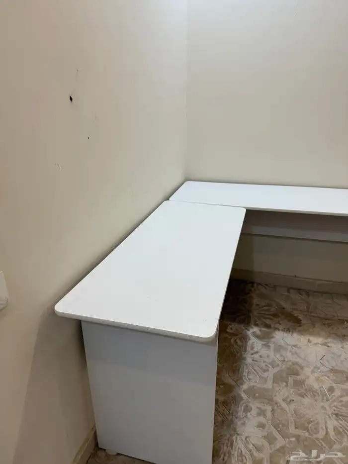 مكتب للبيع سهل التركيب وخفيف 1