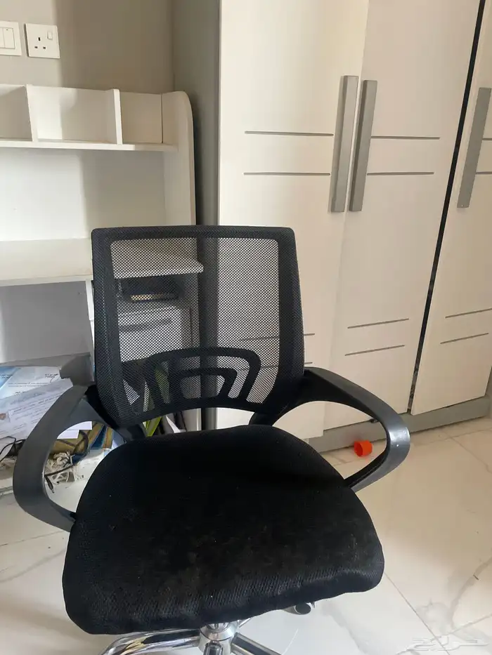 طاوله مع كرسي للبيع 1