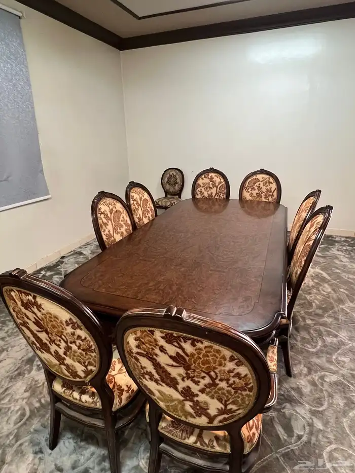 طاوله طعام مع البوفيه حقها و 4 كراسي 2