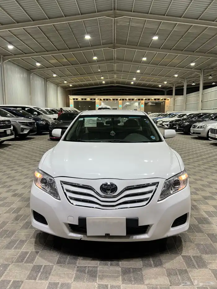 للبيع تويوتا كامري موديل 2011 1