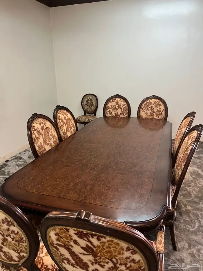 طاوله طعام مع البوفيه حقها و 4 كراسي 0