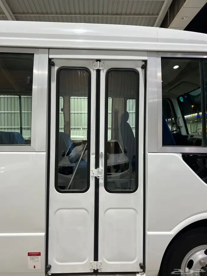 للبيع باص ميتسوبيشي روزا ديزل موديل 2014 مخزن 30 راكب 20