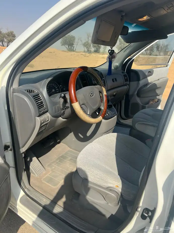 كيا كرنيفال 8