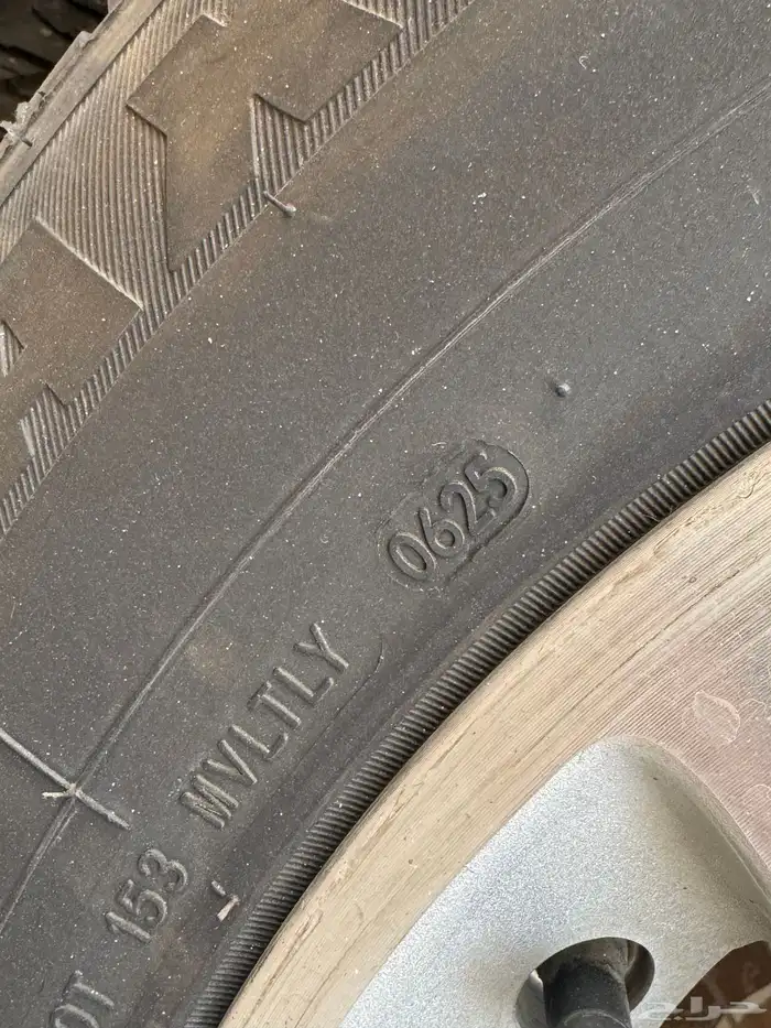 للبيع جنوط يوكن مع كفرات جديده 1