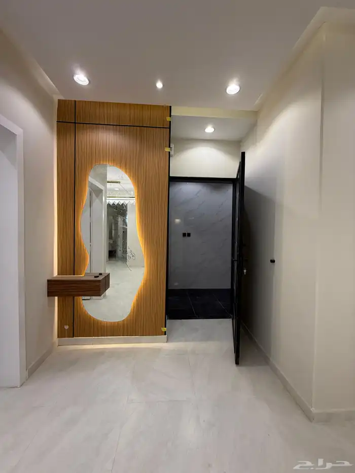 للبيع شقه علويه بدرج داخلي لسطح ابها حطين مقابل كبري المطار 11