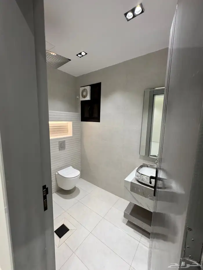 للبيع بحي المعارض ادوار تمليك أرضي 6غرف بمدخل سياره 16