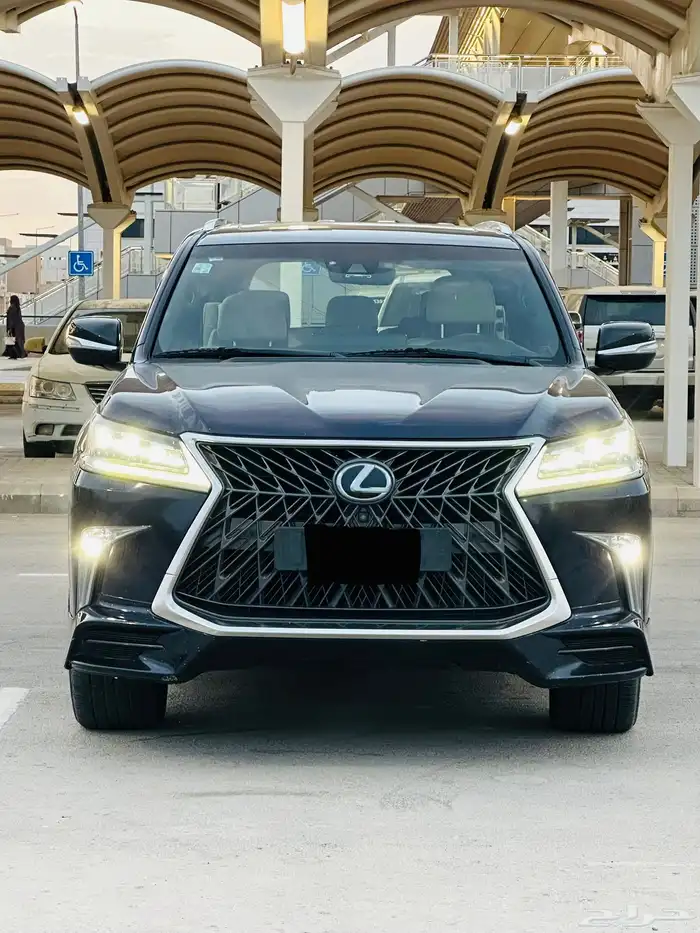 للبيع لكزس LX570s الموديل 2018 محركات وكاله السعر 225000 1