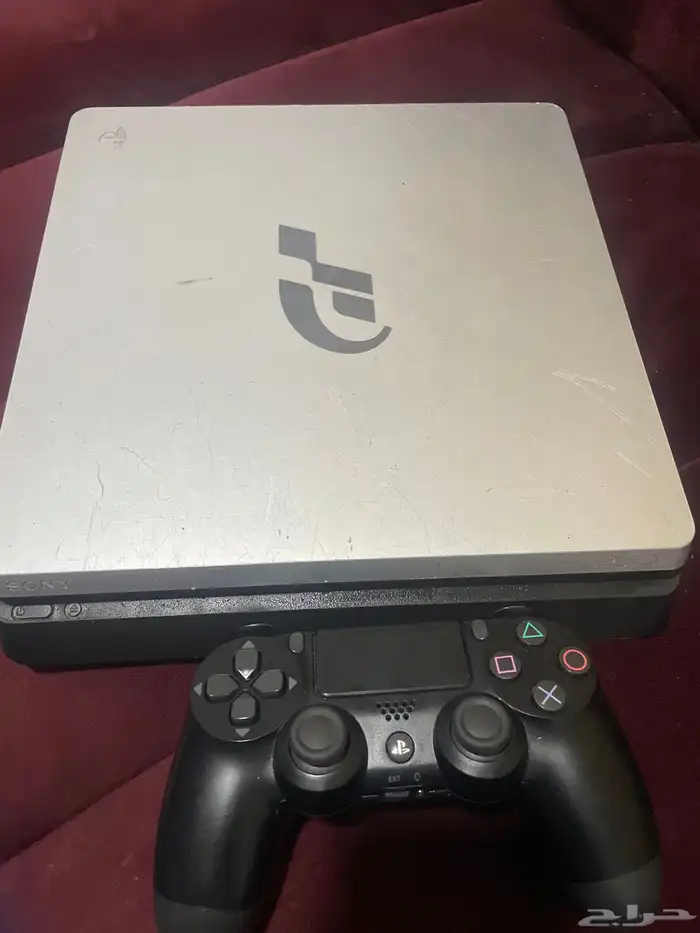 سوني 4 نظيف ومع اليد الاصليه حقه والأغراض حقه 0