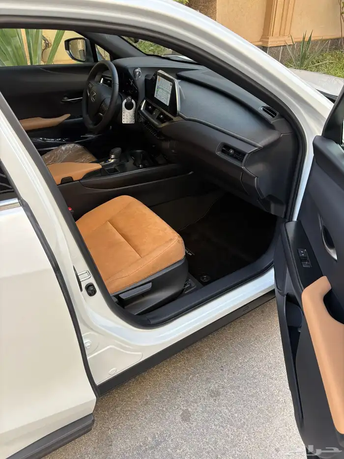 لكزس جديد New UX 300h 2024 7