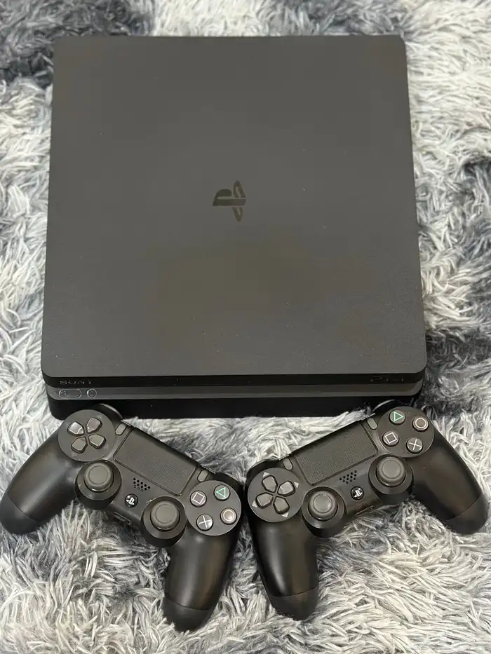 سوني فور شبه جديد 0