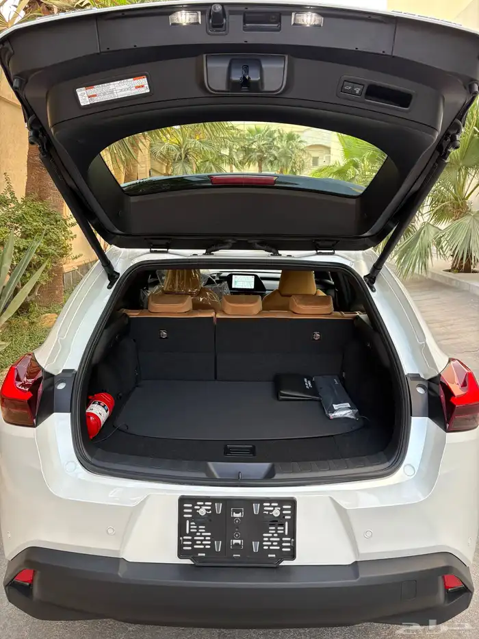 لكزس جديد New UX 300h 2024 15