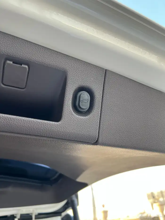 تاهو LTZ 2015 (( مخزن )) شبه جديد 47