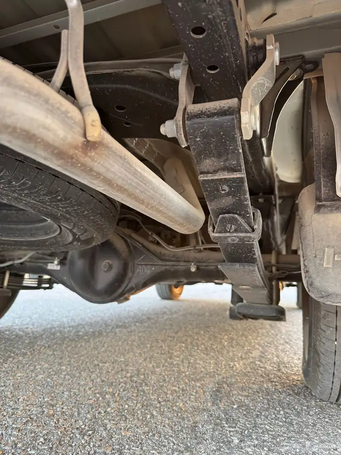 هايلوكس غماره 2023 فل كامل اصفار 36