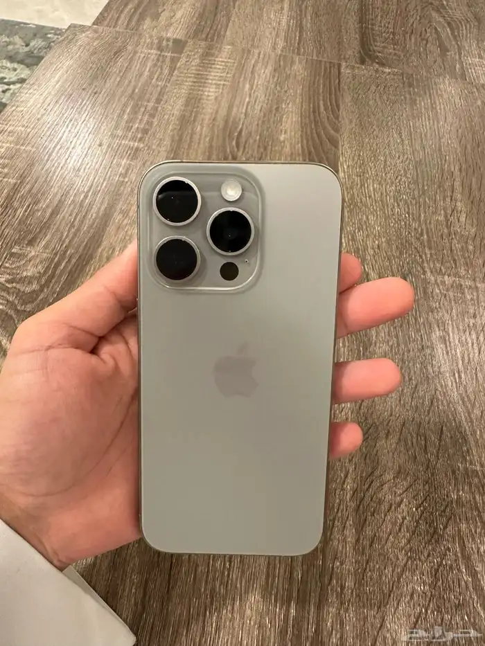 للبيع iPhone 15 Pro   تيتانيوم   256GB   نسبة البطارية 90 0