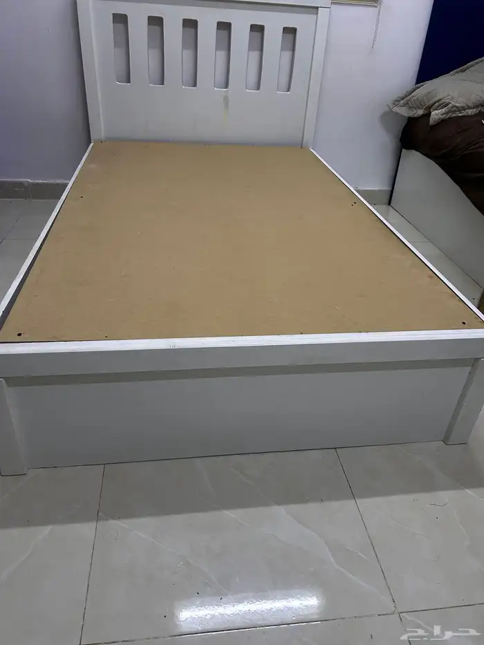 سرير خشب 1