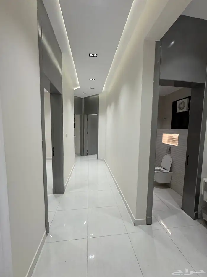 للبيع بحي المعارض ادوار تمليك أرضي 6غرف بمدخل سياره 12