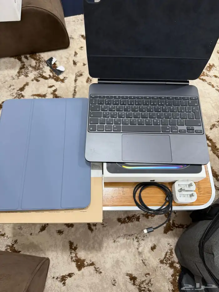 ايباد برو M4 13inch مع كيبورد وقلم 8