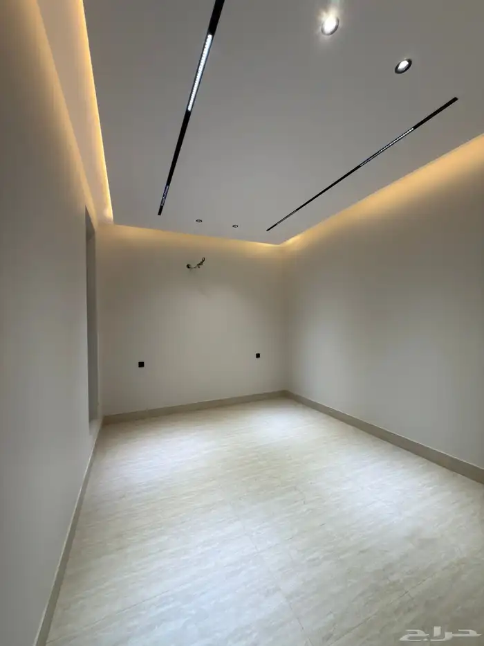 للبيع فلل مودرن بتصميم عصري ابها حى الزهور طريق المحاله ب 31