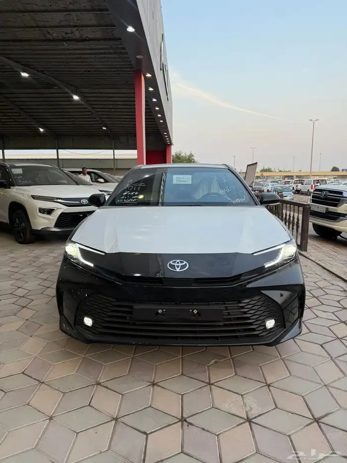 كامري LE بنزين وارد عبداللطيف موديل 2025 للبيع 1
