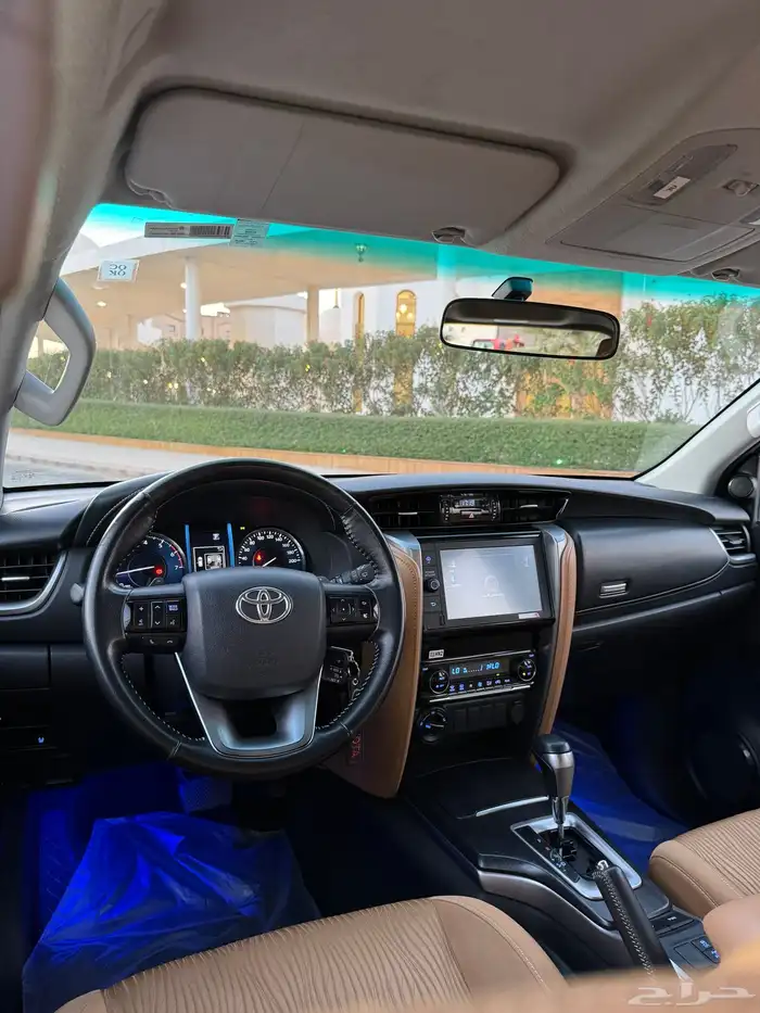 فورشنر 2023 6 سلندر VX سعودي 60