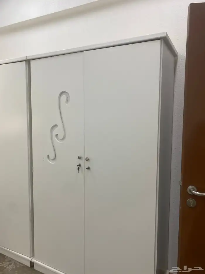 غرفة نوم نظيفه جديده تقدر تاخذ مثلا  السرير والباقي لا 1