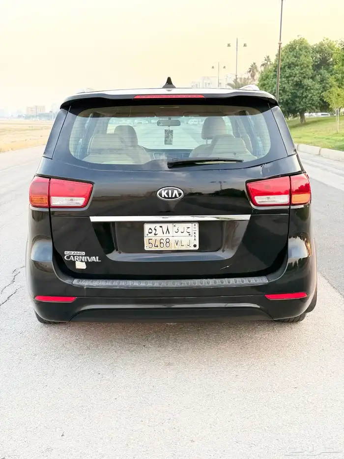 كيا كرنفال 2015 بنزين نضيف 11 راكب للبيع 7