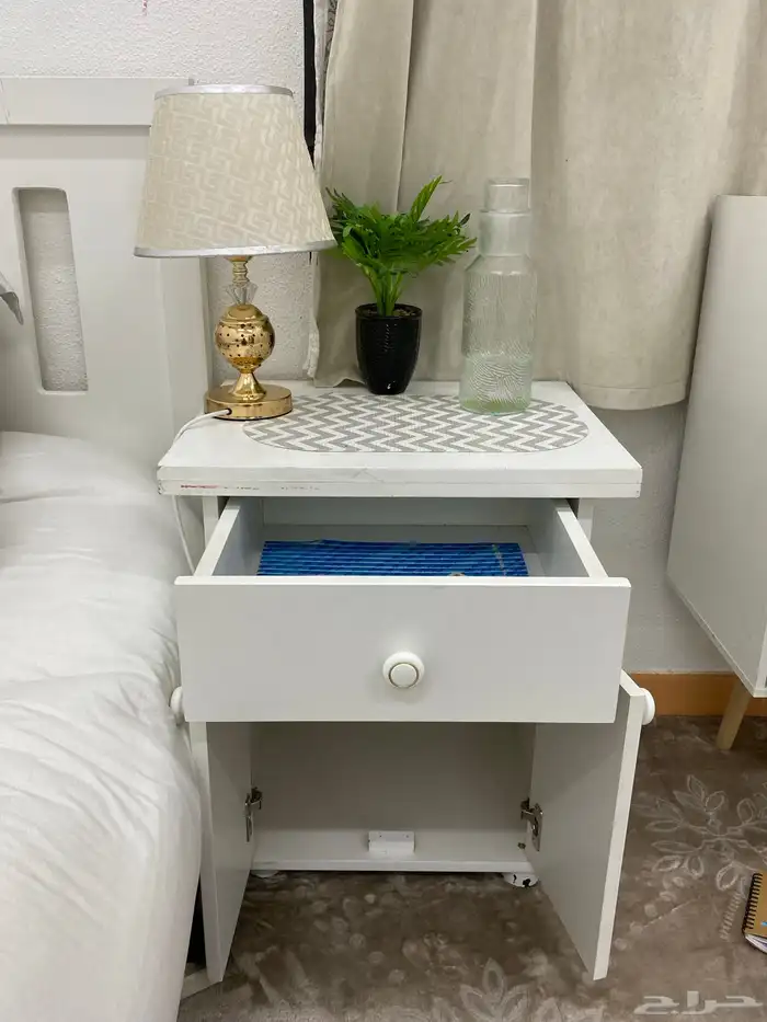 غرفة نوم نظيفه جديده تقدر تاخذ مثلا  السرير والباقي لا 4